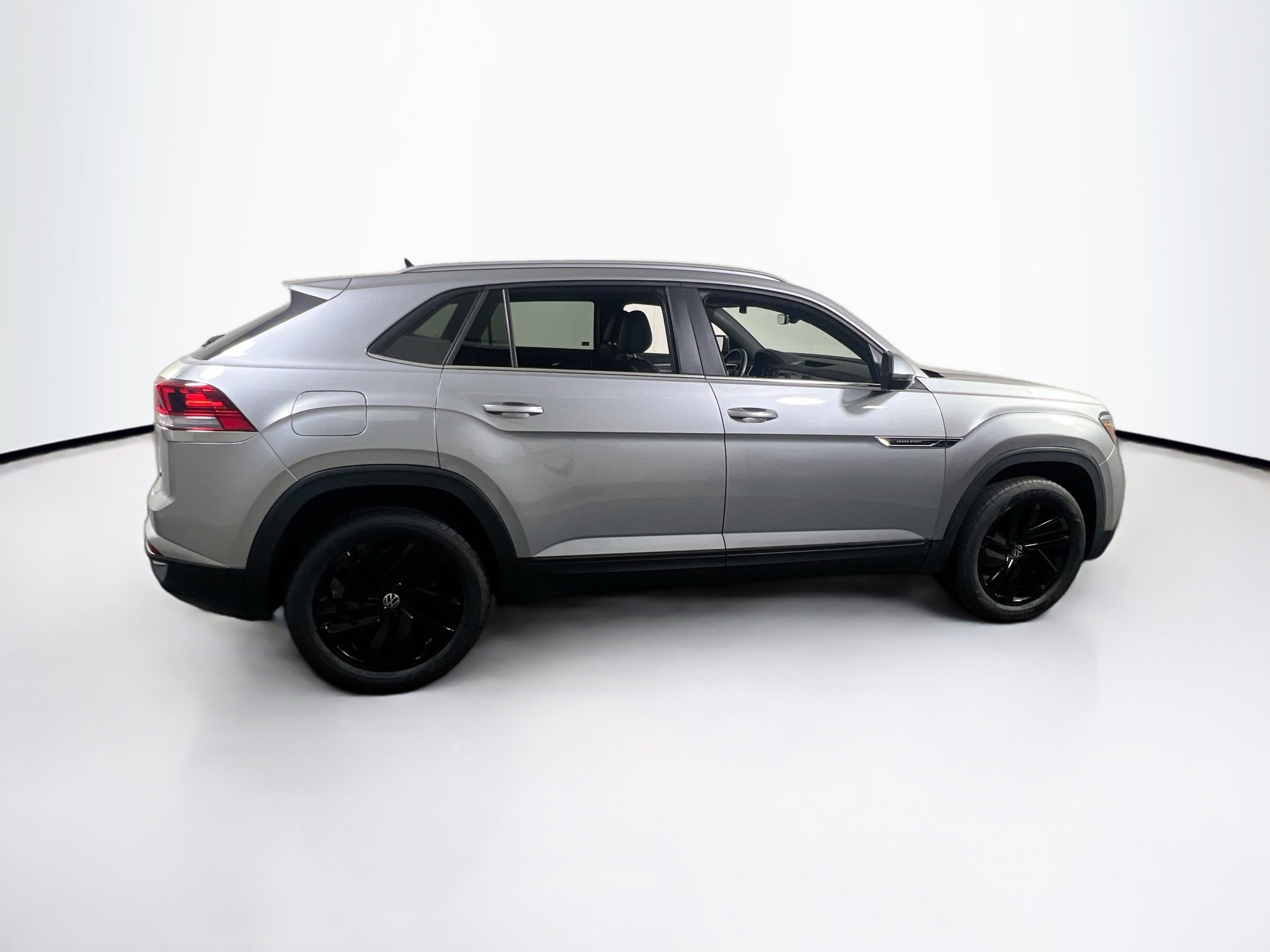 Used 2022 Volkswagen Atlas Cross Sport SE image 4