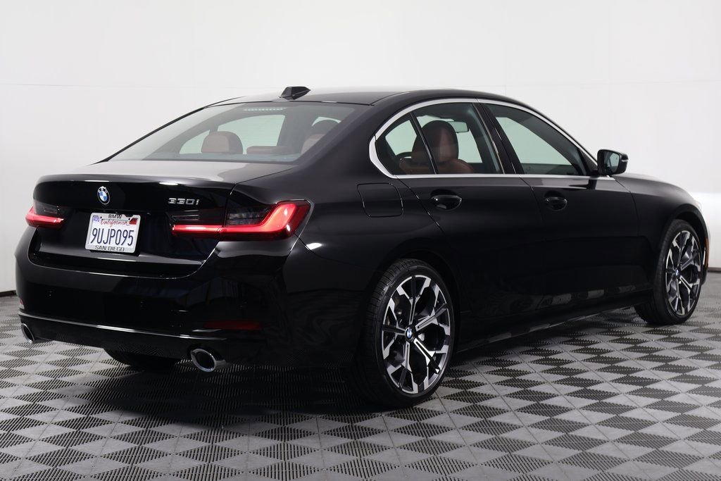 Used 2025 BMW 330i Sedan w/ Convenience Package RWD image 4