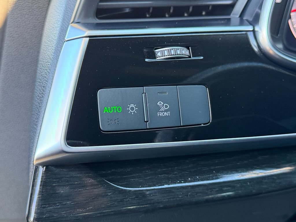 Used 2020 Audi Q8 Premium Plus w/ Premium Plus Package AWD/4WD image 28