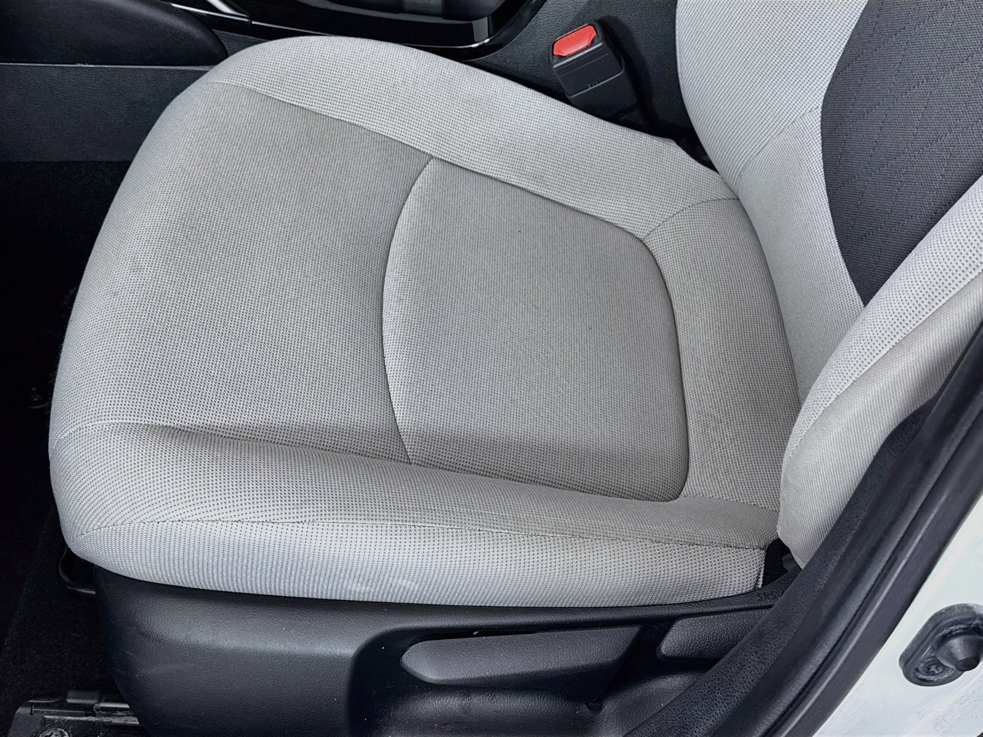 Used 2020 Toyota Corolla LE FWD image 18
