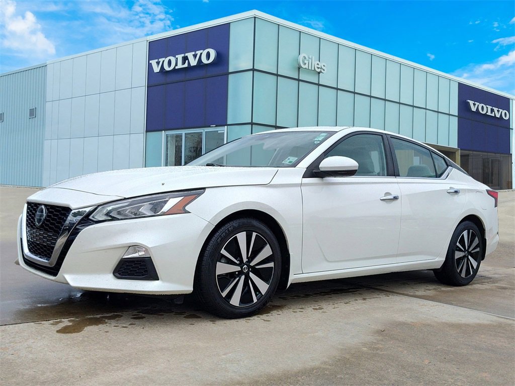 Used 2021 Nissan Altima 2.5 SV w/ SV Premium Package