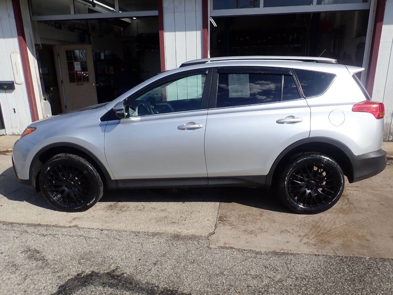 Used 2014 Toyota RAV4 Limited image 17