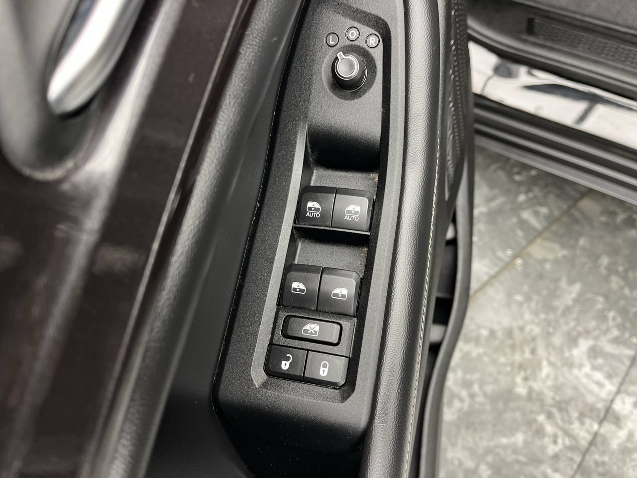 Used 2022 Jeep Grand Cherokee Altitude AWD/4WD image 7