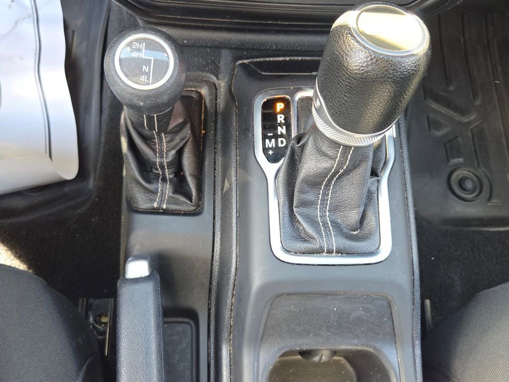 Used 2020 Jeep Wrangler Unlimited Sahara image 19