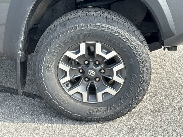 Used 2023 Toyota Tacoma TRD Off-Road w/ Technology Package AWD/4WD image 9