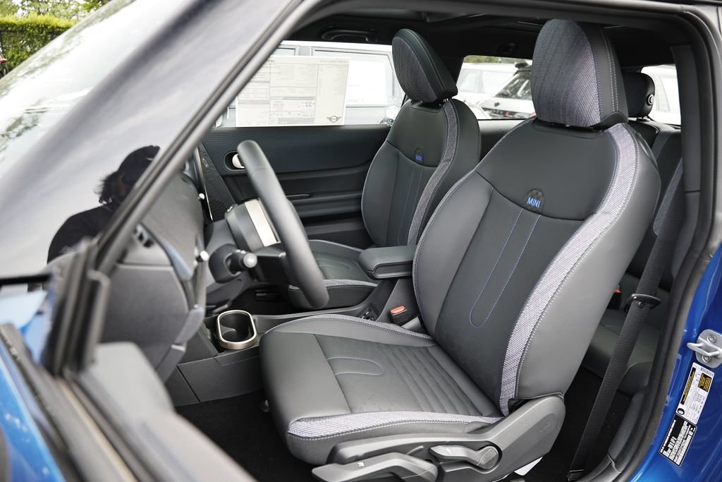 New 2026 MINI Cooper 2-Door Hardtop FWD image 18