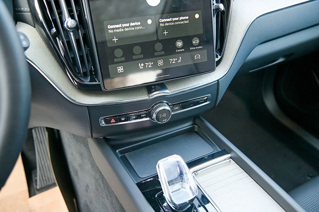 New 2026 Volvo XC60 B5 Ultra w/ Climate Package image 18