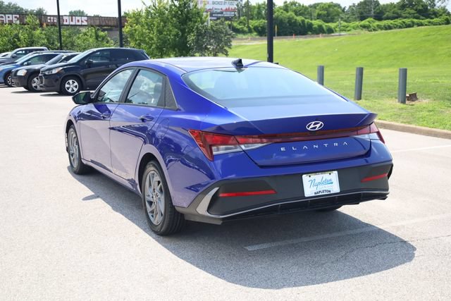 Used 2024 Hyundai Elantra SEL FWD image 7