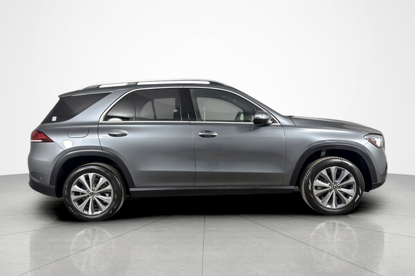 Used 2022 Mercedes-Benz GLE 350 4MATIC w/ Premium Package image 6