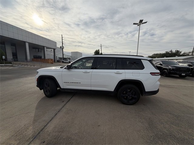 Used 2023 Jeep Grand Cherokee L Laredo image 8