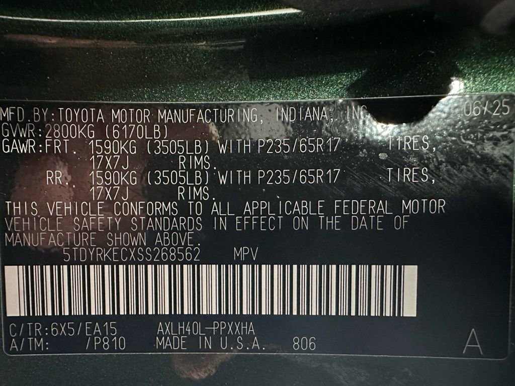 Used 2025 Toyota Sienna XLE image 11