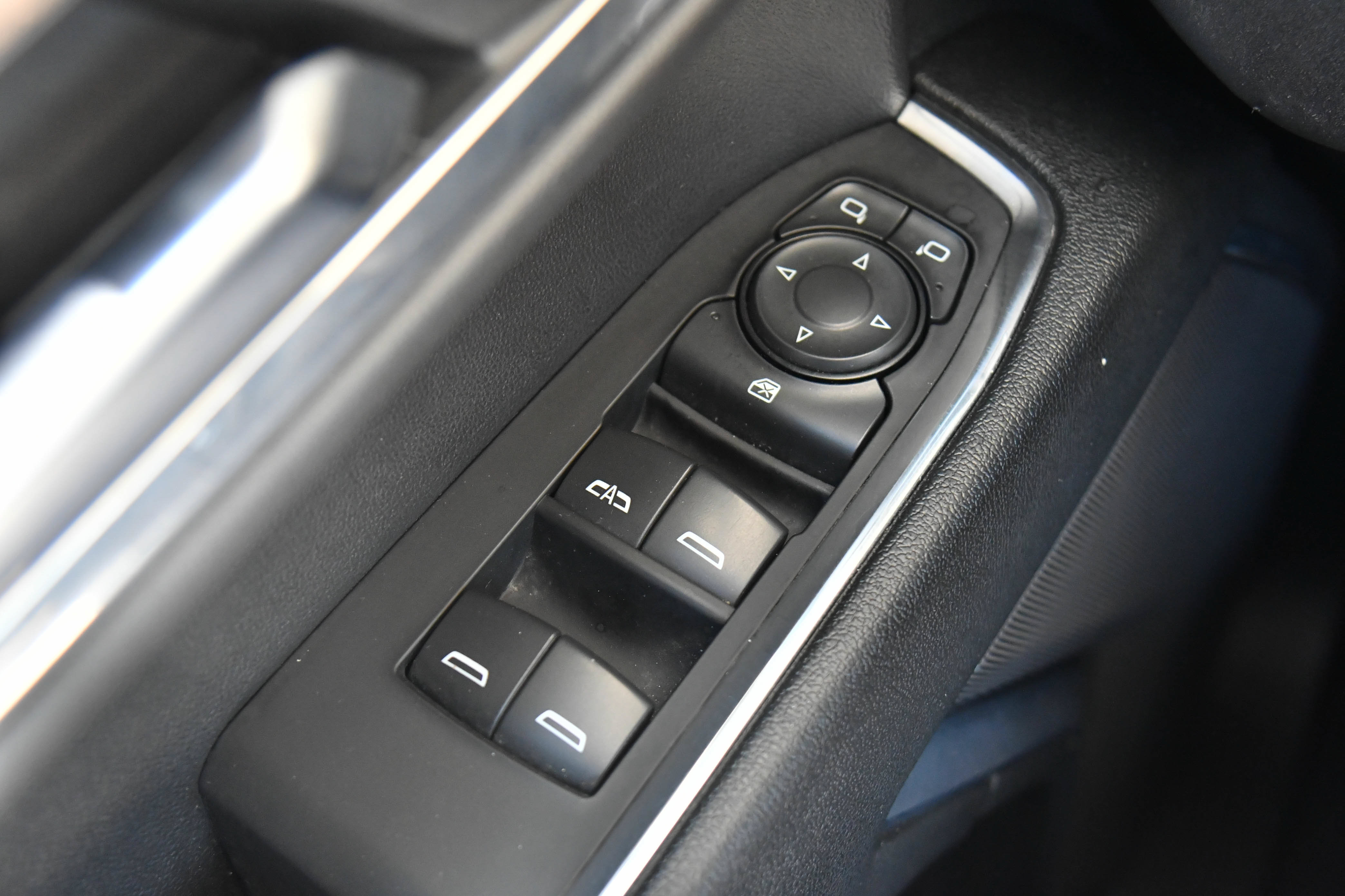 Used 2024 Chevrolet Silverado 1500 LT w/ Protection Package AWD/4WD image 32