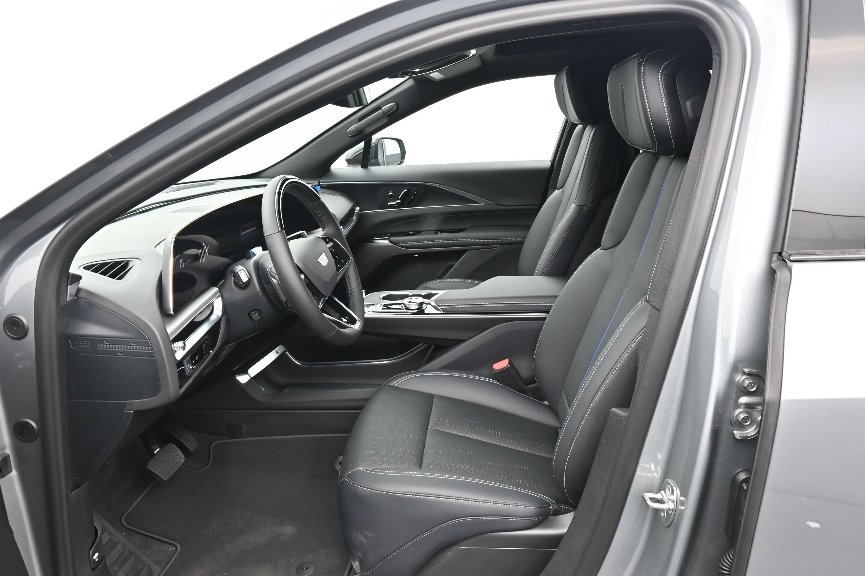 New 2026 Cadillac Lyriq Luxury w/ LPO, Floor Liner Package AWD/4WD image 11