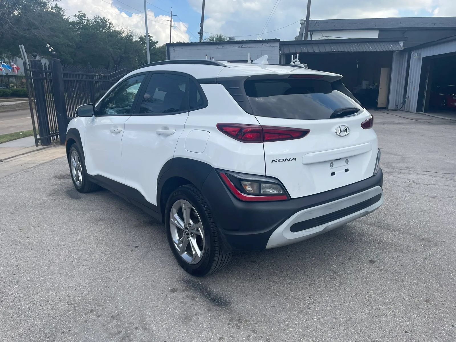 Used 2022 Hyundai Kona SEL FWD image 5