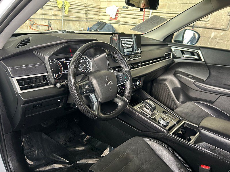 Used 2024 Mitsubishi Outlander AWD image 18