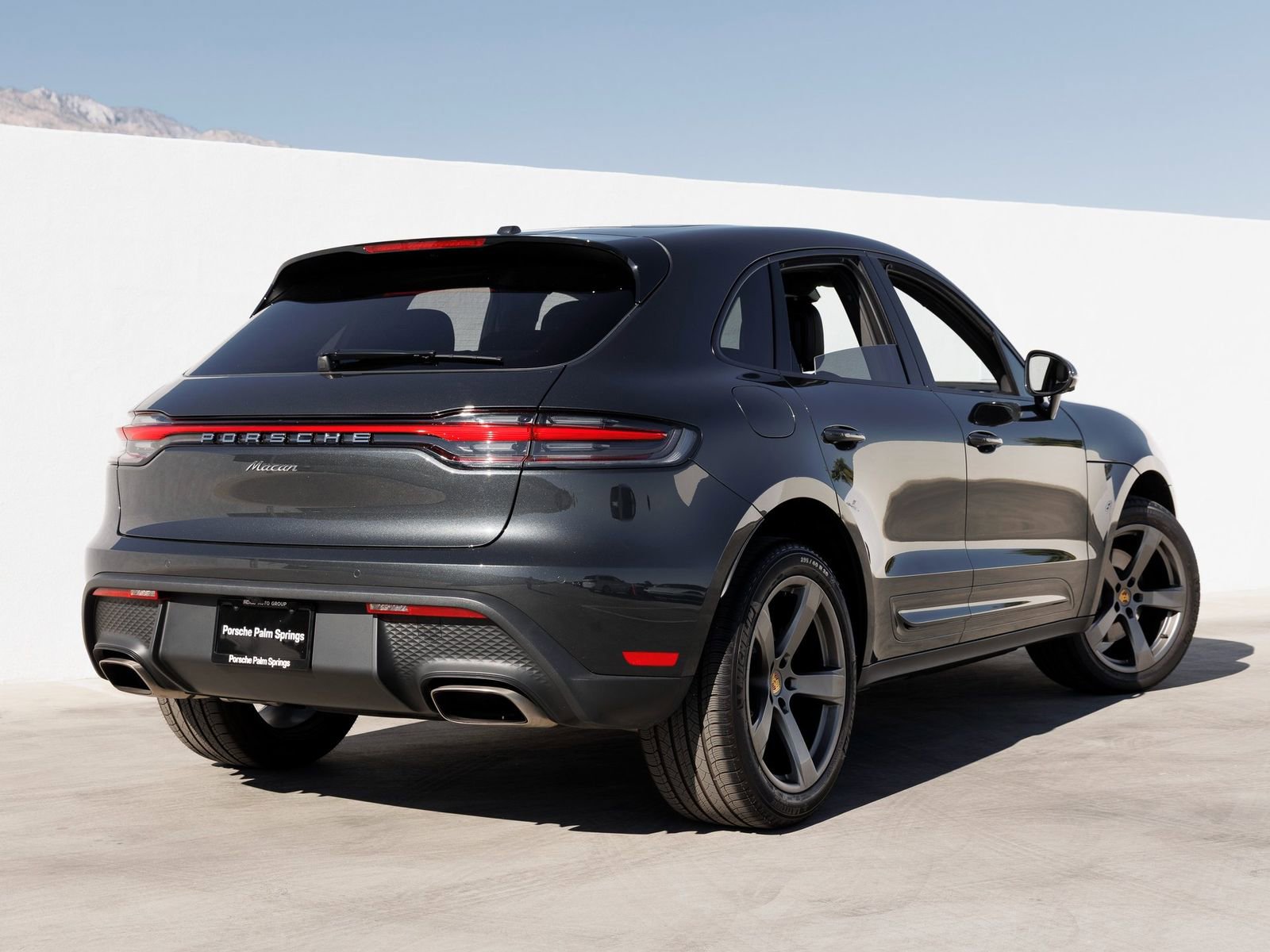 Used 2025 Porsche Macan AWD/4WD image 7