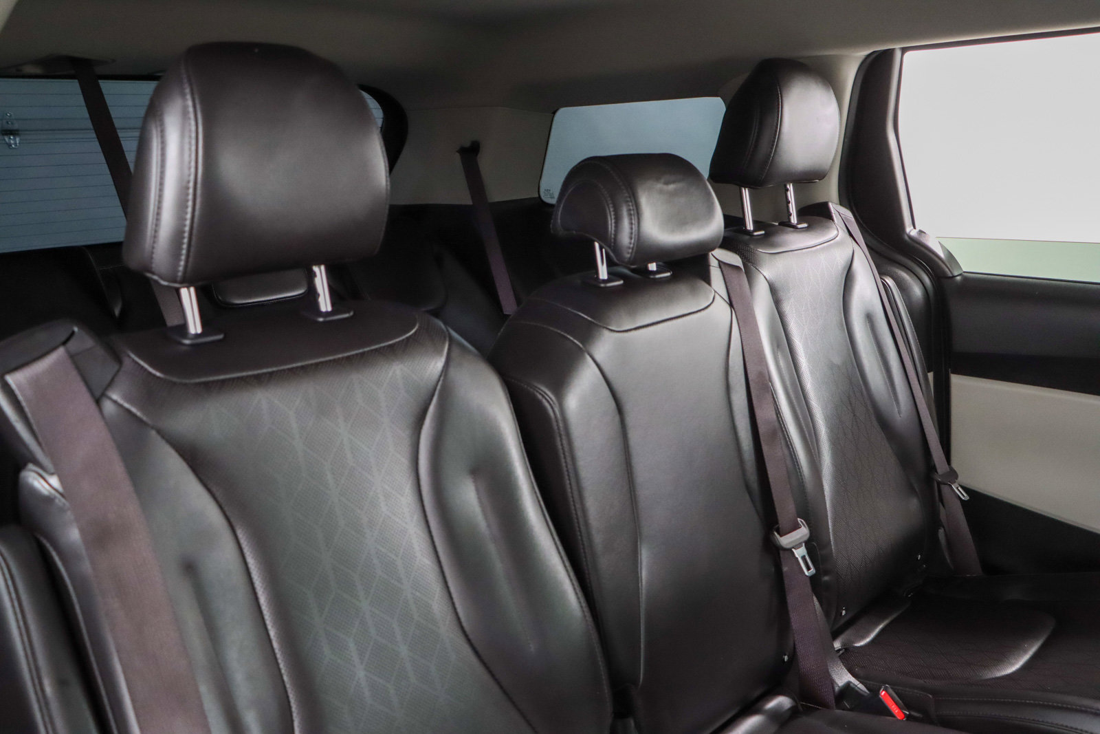 Used 2024 Kia Carnival LX image 28