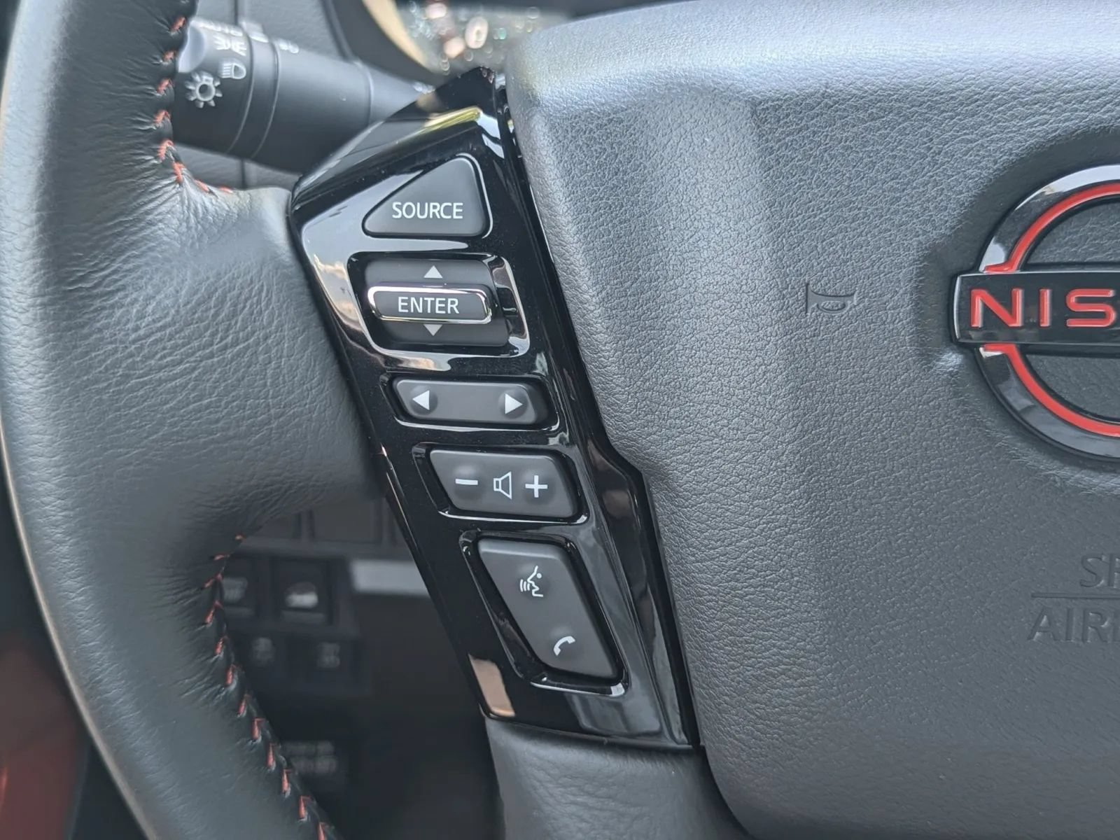 Used 2025 Nissan Frontier PRO-4X AWD/4WD image 21