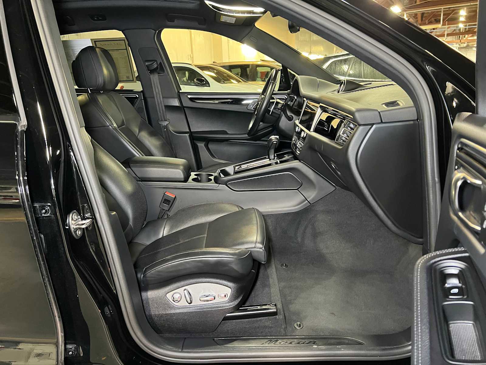 Used 2024 Porsche Macan image 12