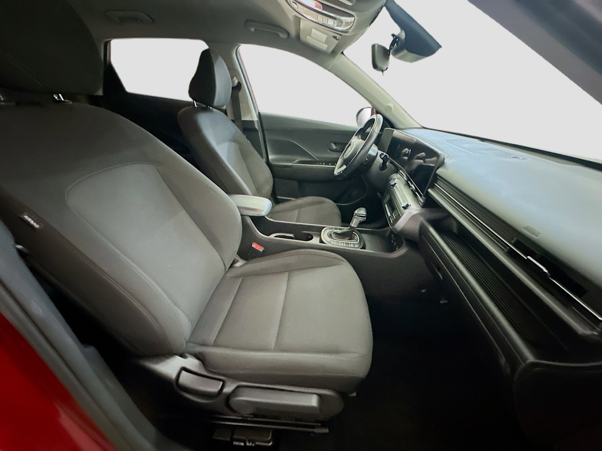 Used 2025 Hyundai Kona SEL image 31