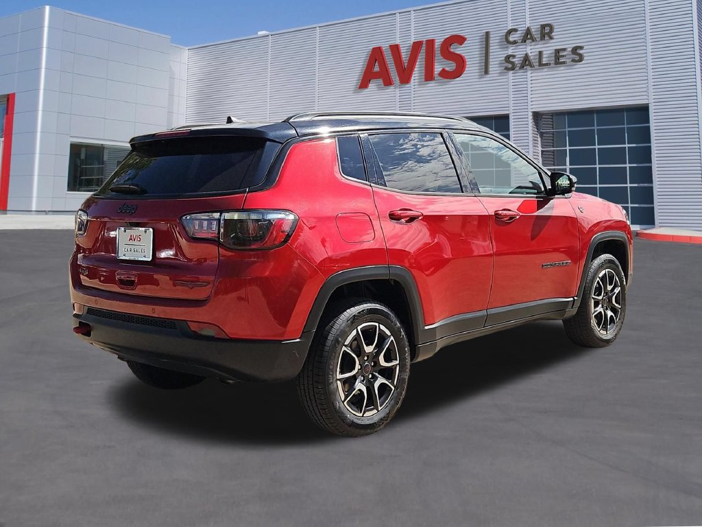 Used 2025 Jeep Compass Trailhawk AWD/4WD image 6