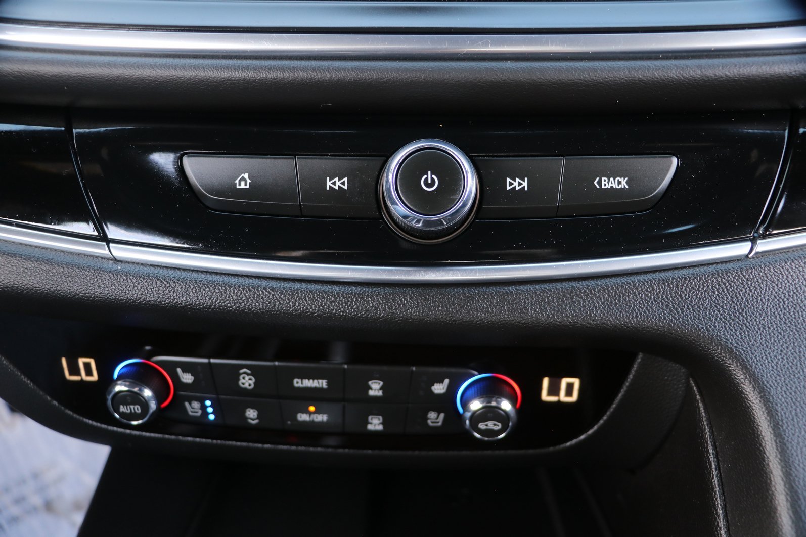 Used 2022 Buick Enclave Avenir w/ Avenir Technology Package AWD/4WD image 22