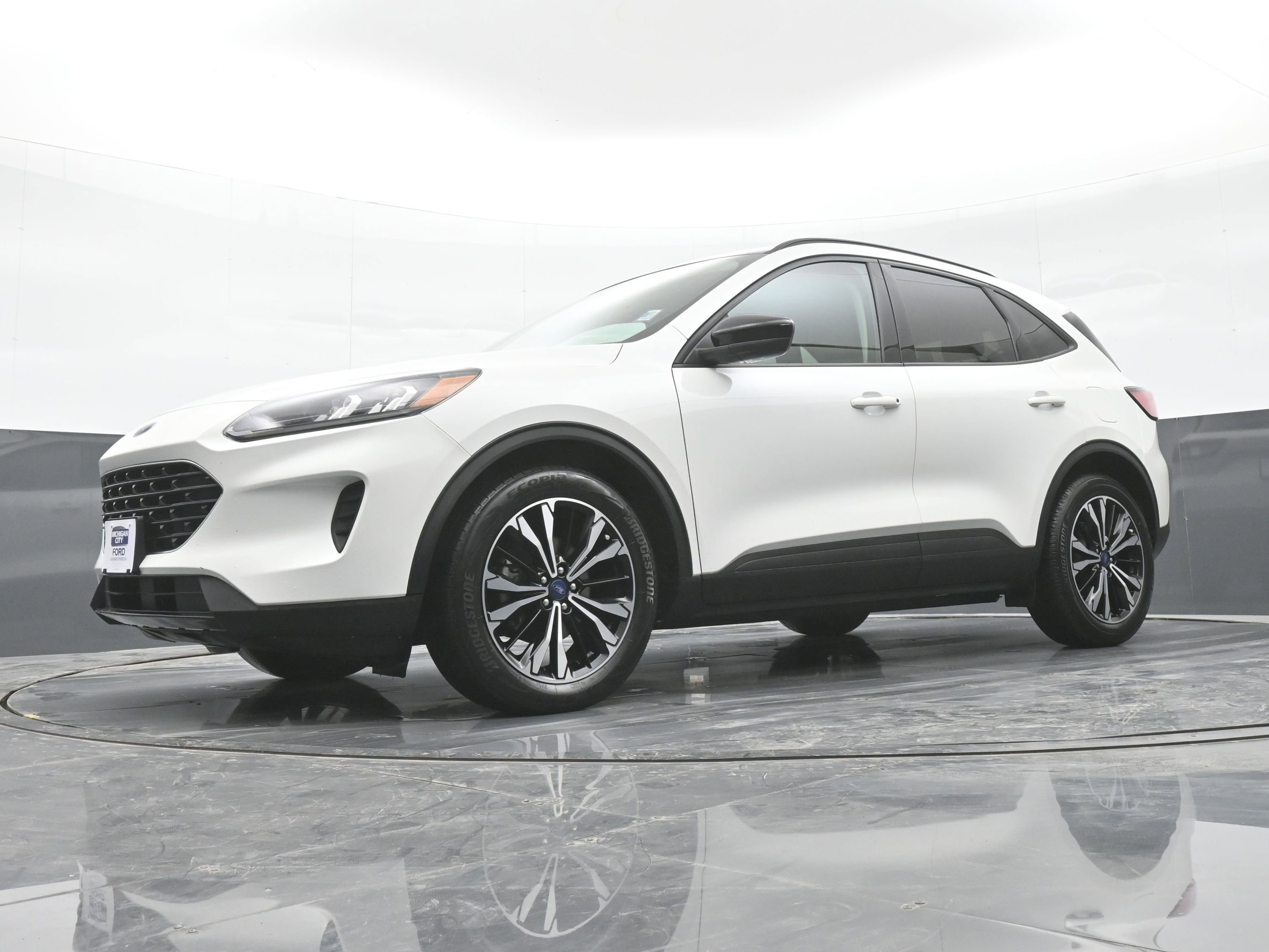 Used 2022 Ford Escape SE w/ SE Sport Appearance Package image 29