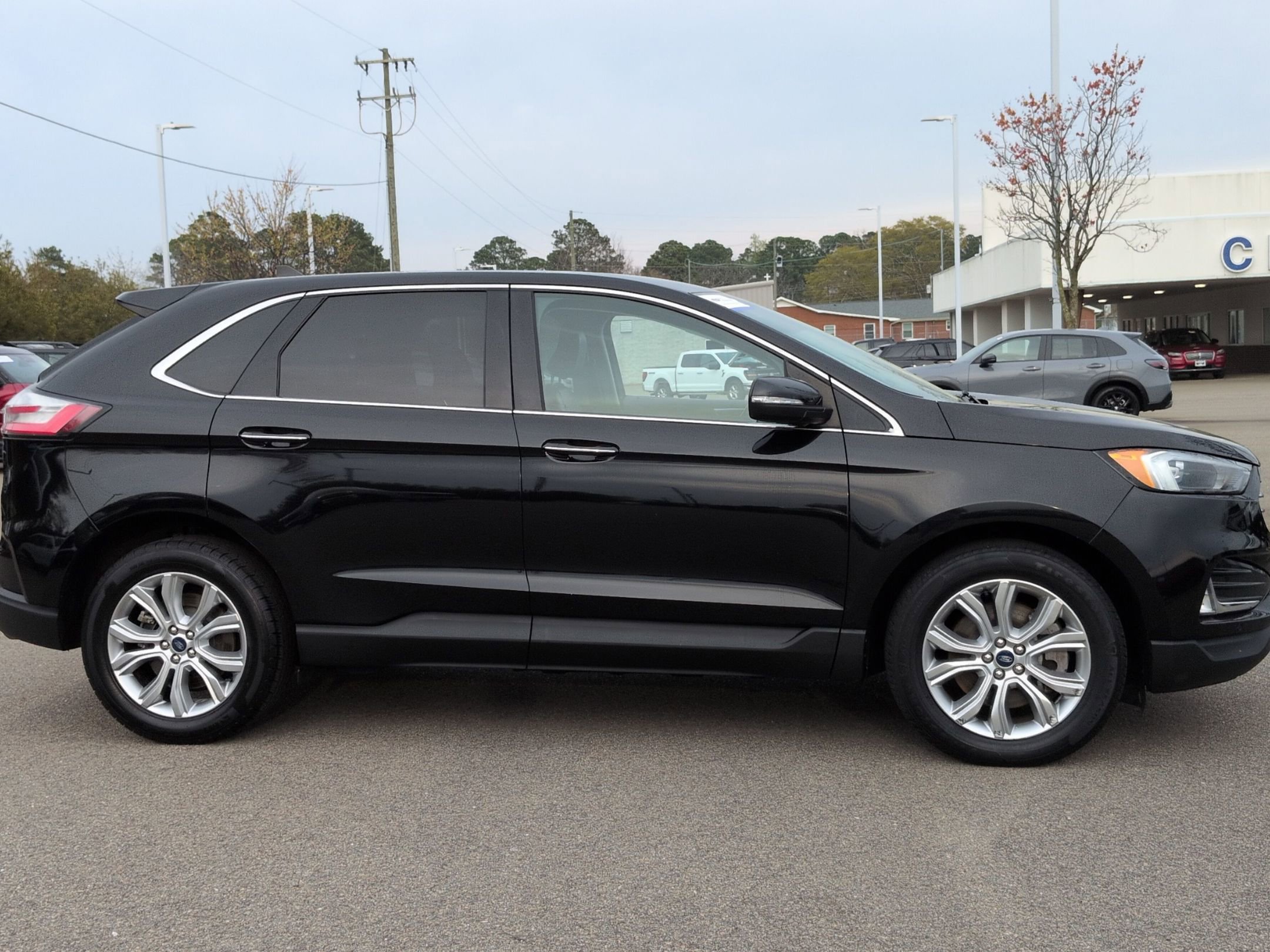 Certified 2022 Ford Edge Titanium AWD/4WD image 9