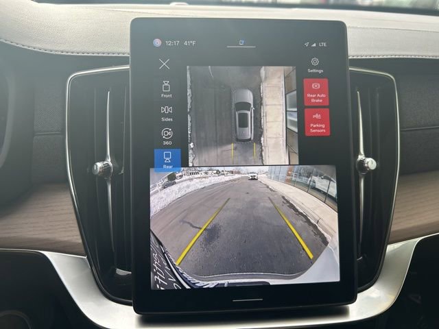 Certified 2025 Volvo XC90 B6 Plus image 23