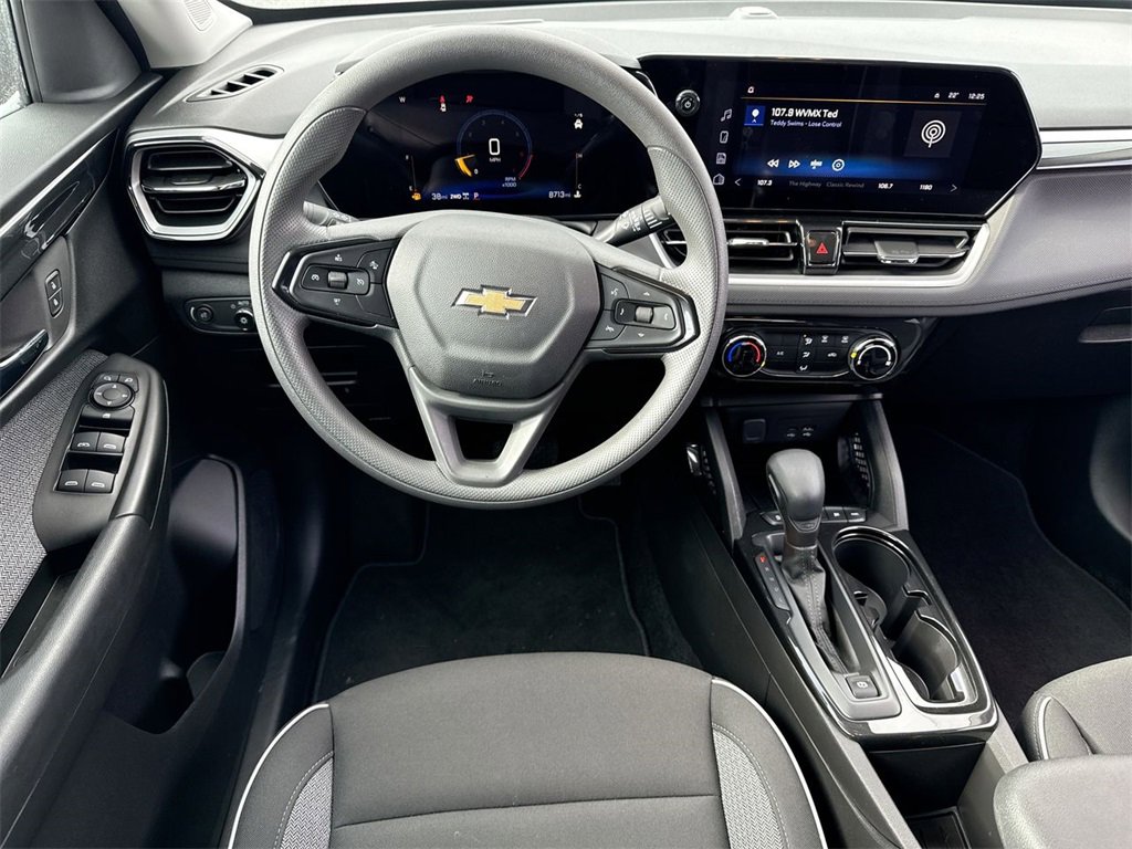 Used 2025 Chevrolet TrailBlazer LT image 14