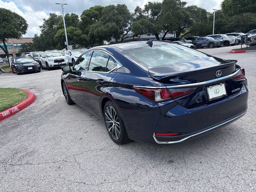 Used 2025 Lexus ES 300h w/ Premium Package FWD image 3
