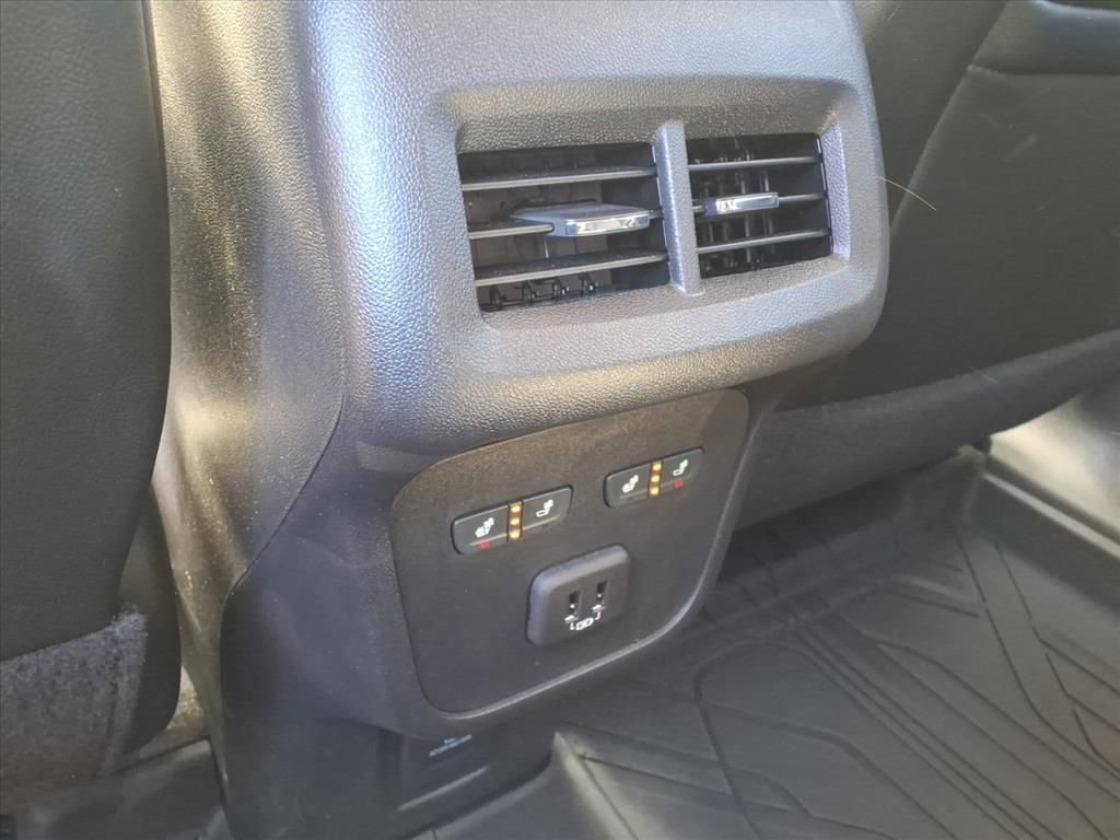 Used 2023 Chevrolet Equinox Premier image 15