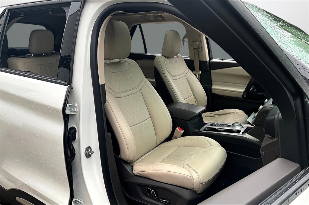 Used 2020 Ford Explorer Platinum w/ Premium Technology Package image 30