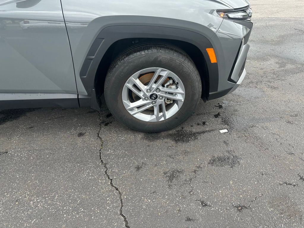 Used 2025 Hyundai Tucson SE image 30