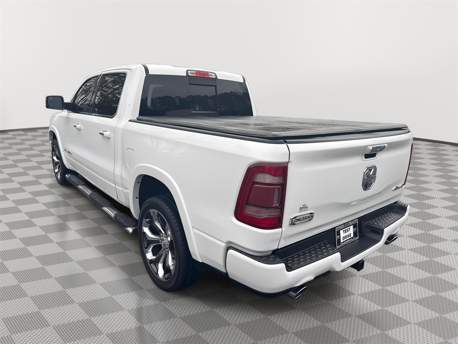 Used 2022 RAM 1500 Limited w/ Body Color Bumper Group AWD/4WD image 7