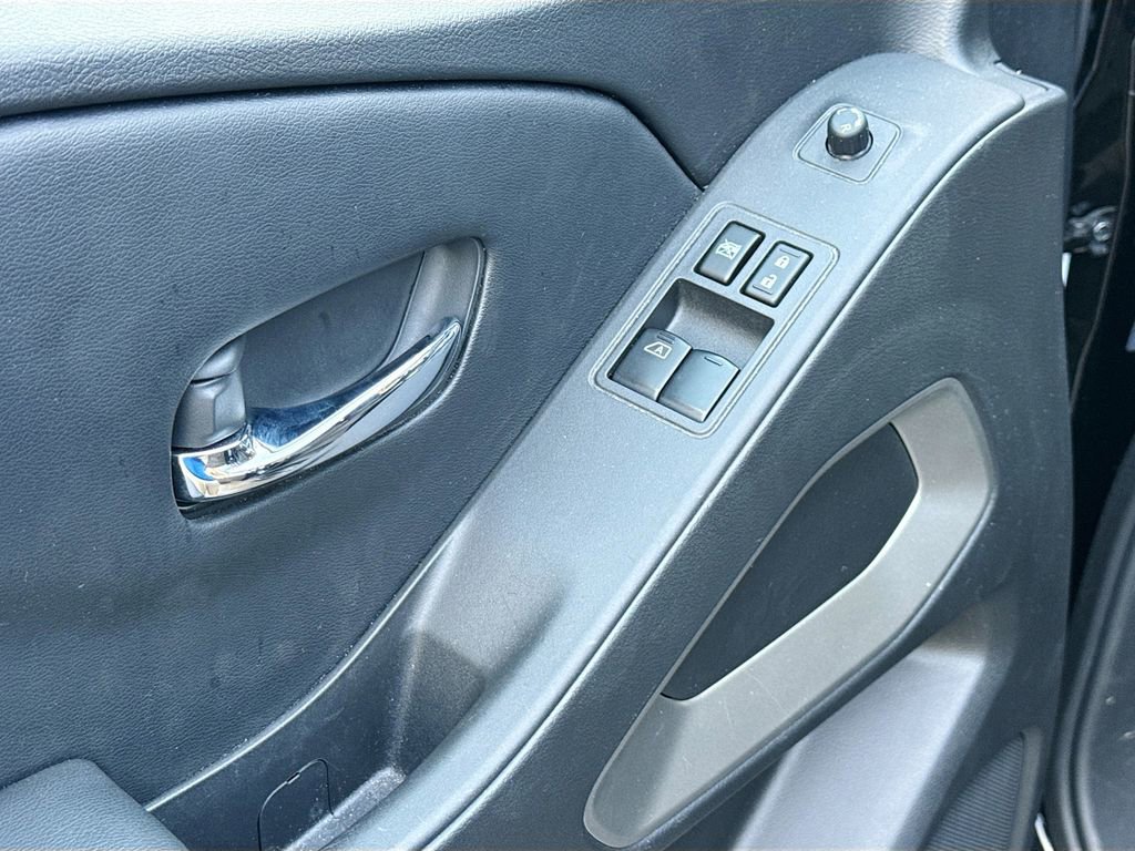 Used 2025 Nissan Frontier SV w/ SV Convenience Package image 17