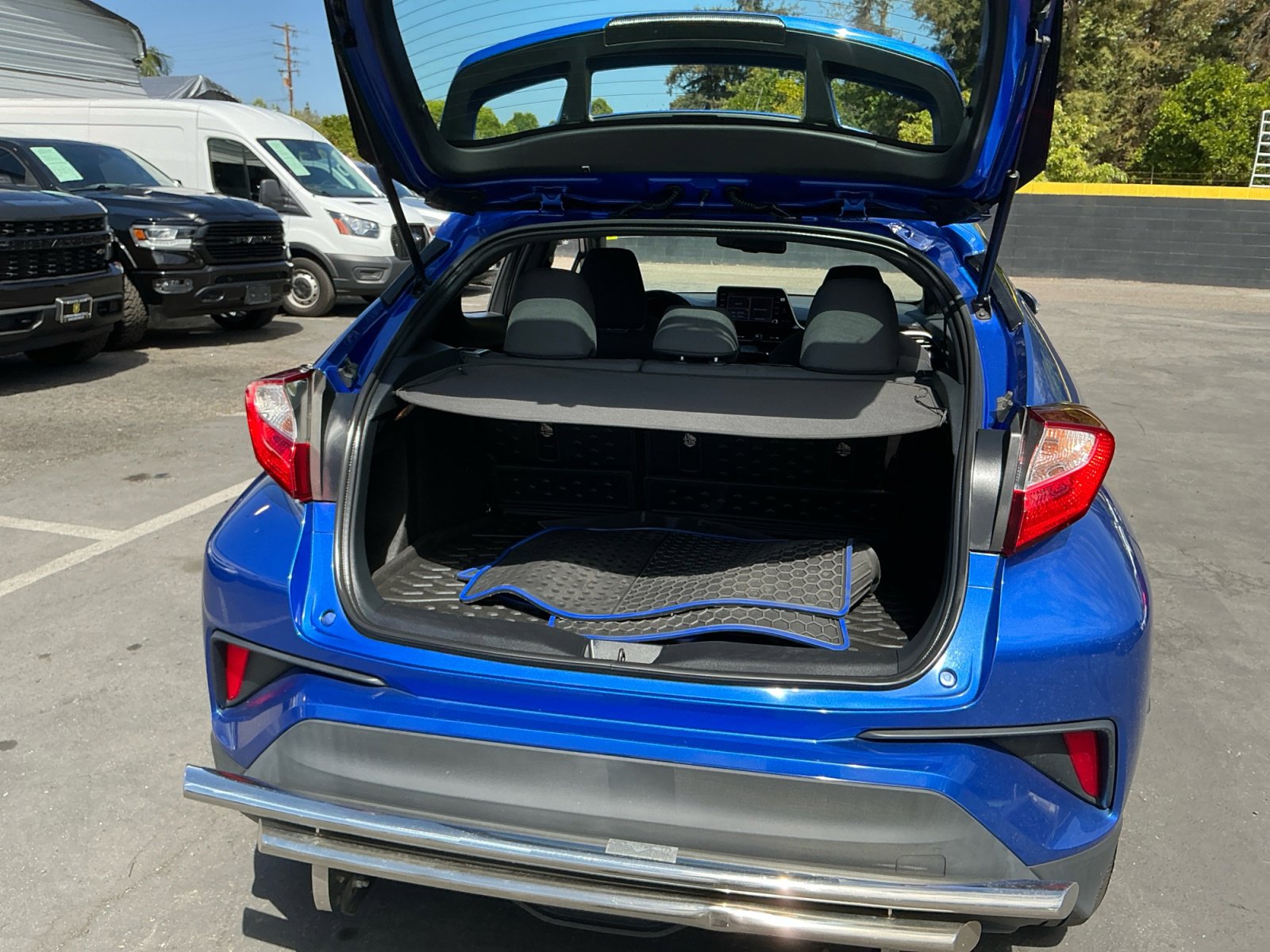 Used 2019 Toyota C-HR XLE FWD image 16