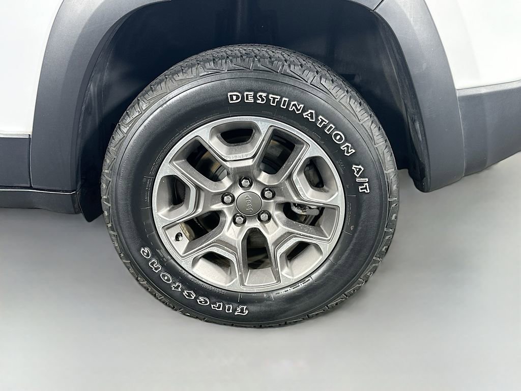 Used 2020 Jeep Cherokee Trailhawk w/ Cold Weather Group image 32