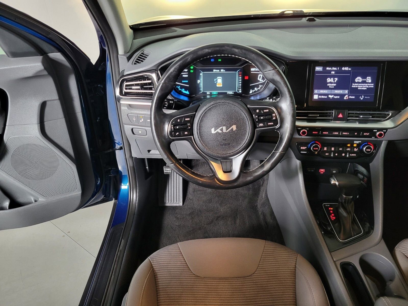 Used 2022 Kia Niro LXS w/ Digital Cluster Package image 25