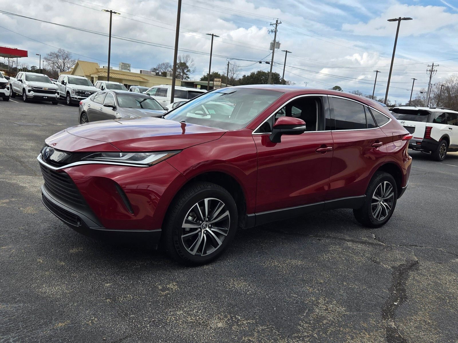 Used 2024 Toyota Venza LE image 3