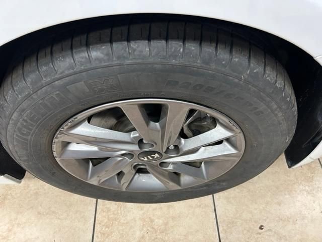 Used 2020 Kia Optima LX image 10