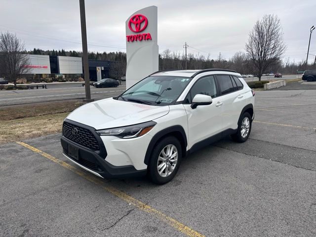 Used 2024 Toyota Corolla Cross LE w/ Moonroof Package image 7