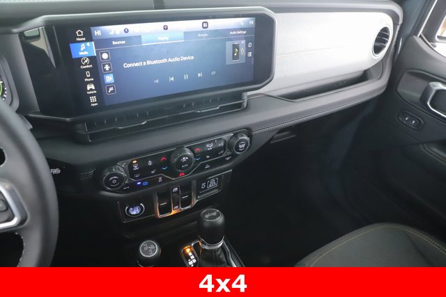 Used 2025 Jeep Wrangler Unlimited Sahara image 24