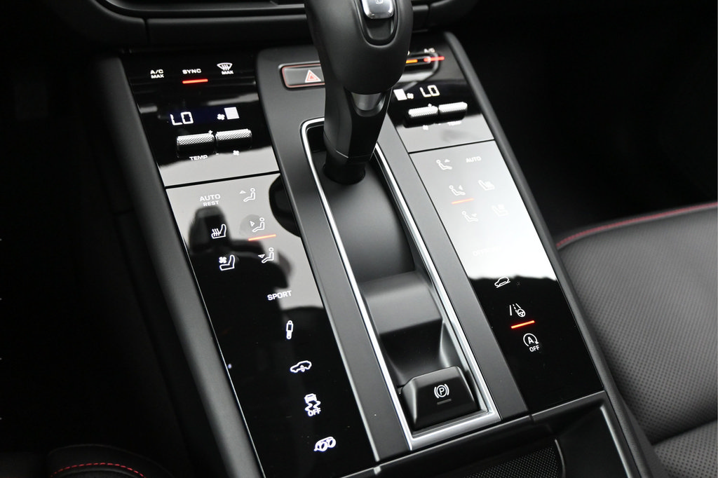 New 2026 Porsche Macan AWD/4WD image 12