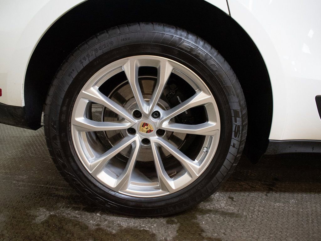 Certified 2025 Porsche Macan image 17