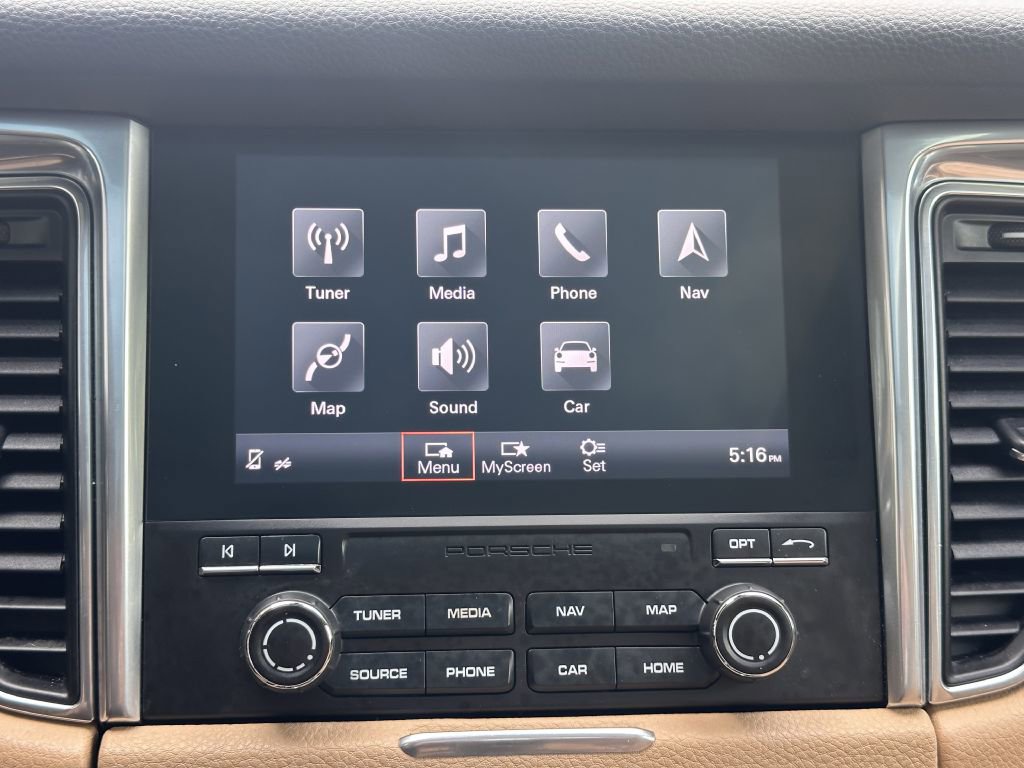 Used 2017 Porsche Macan image 40