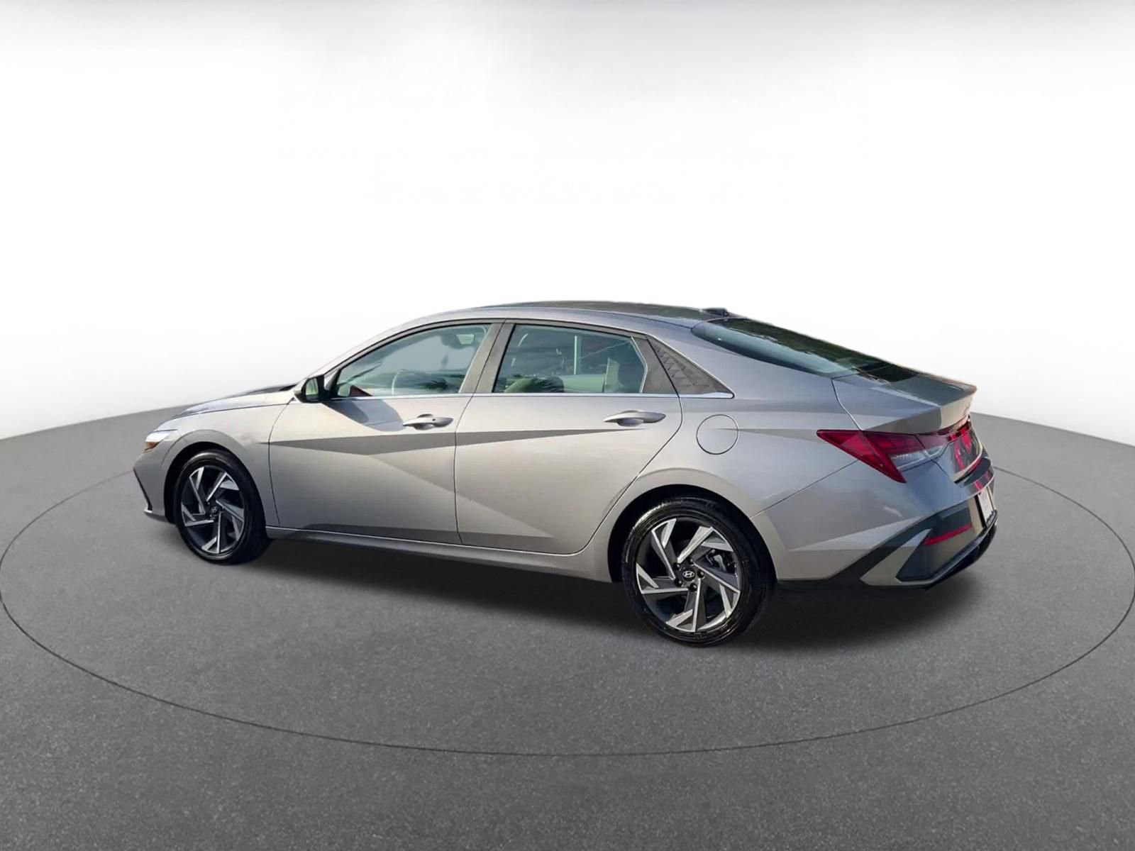 Used 2025 Hyundai Elantra SEL image 10