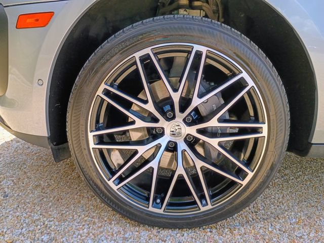 Used 2022 Porsche Macan AWD/4WD image 25