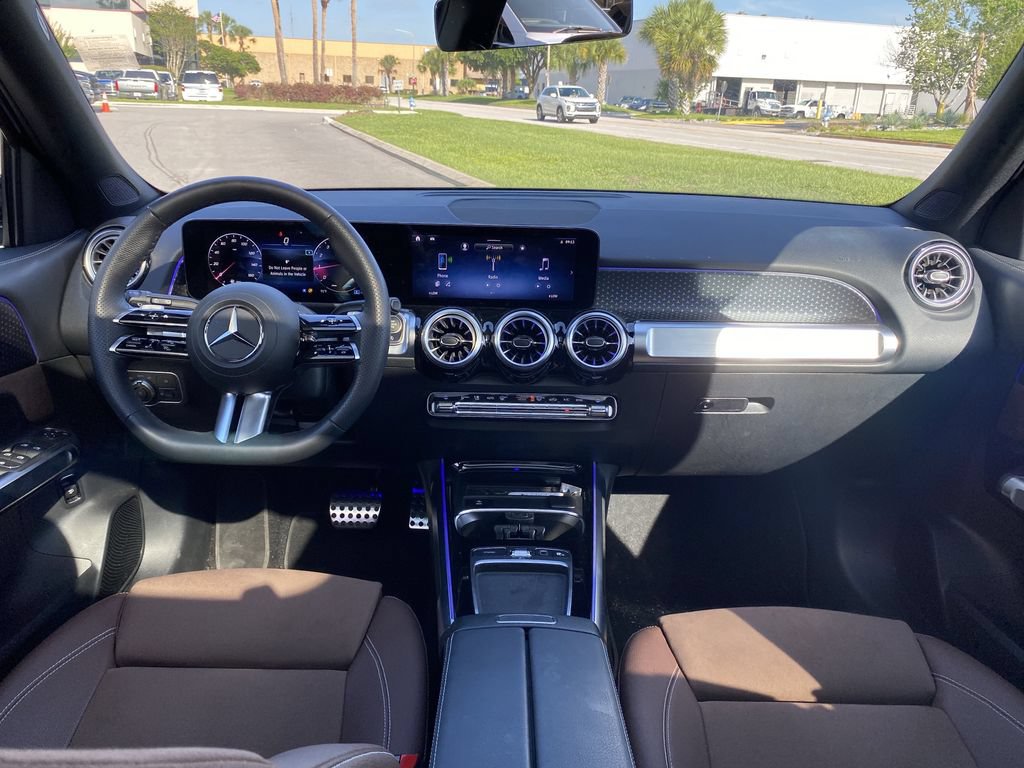 Used 2026 Mercedes-Benz GLB 250 image 2