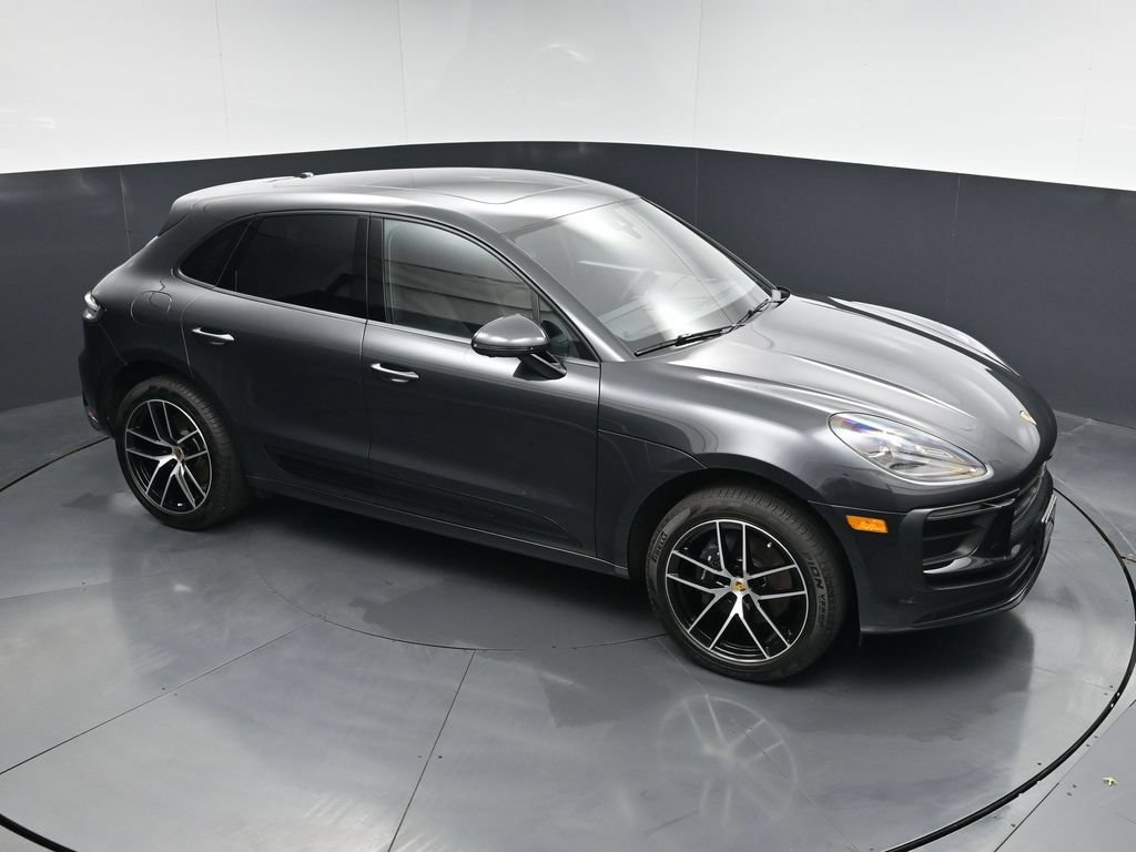 Certified 2025 Porsche Macan AWD/4WD image 22